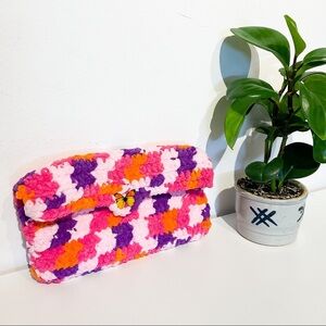 Very 90s VINTAGE Soft Fluffy Travel Clutch With Butterfly Clasp